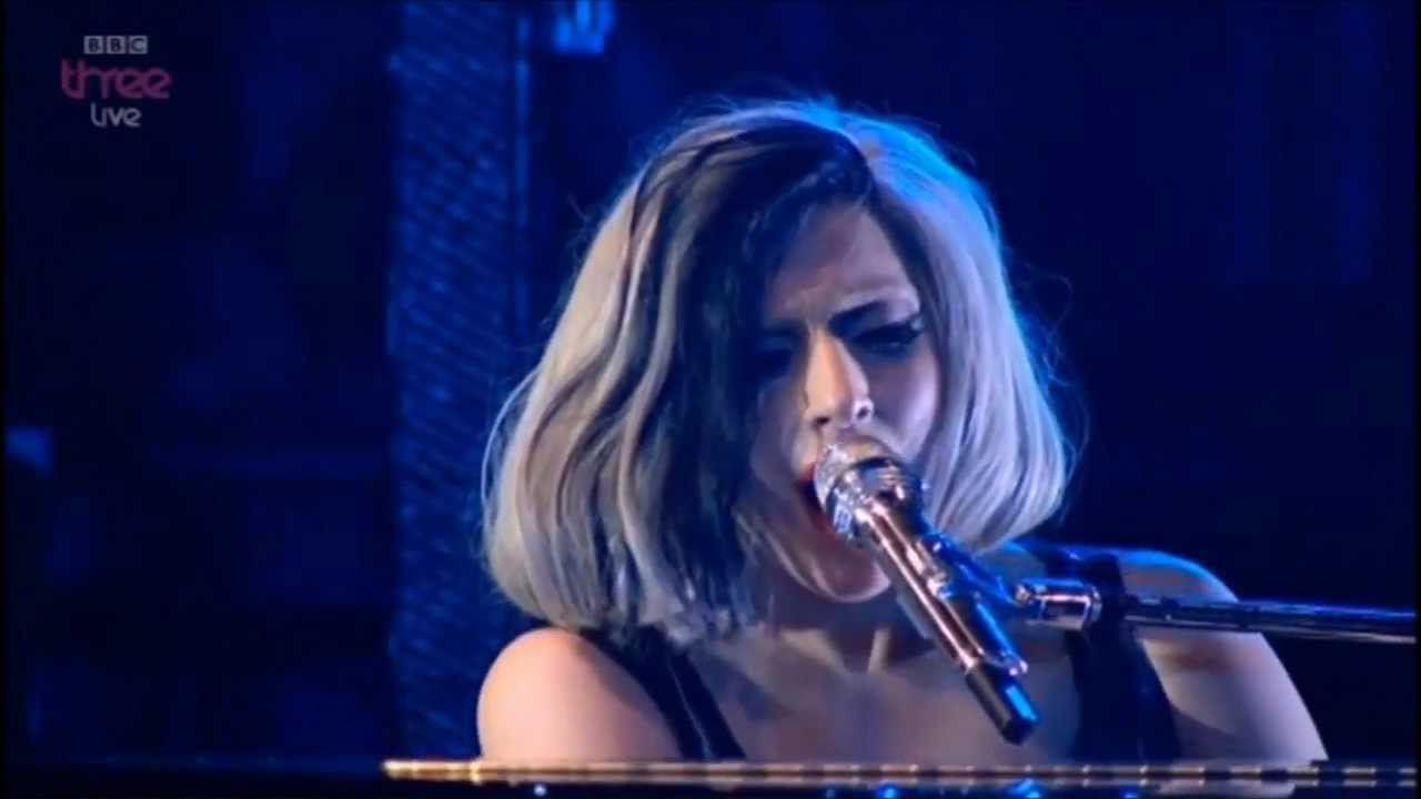 Lady Gaga- Edge Of Glory Acoustic HD(Live on Radio 1's big weekend)