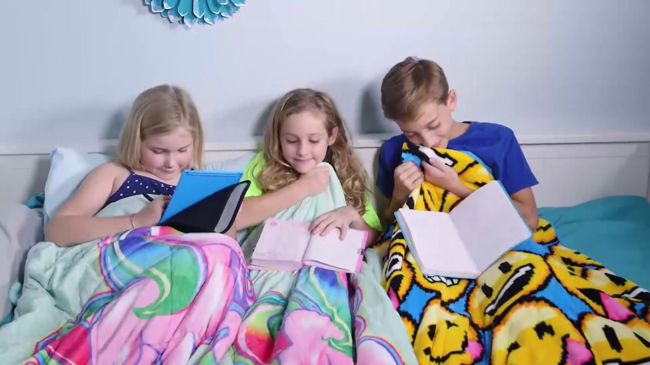 Bell + Howell Kids Weighted Blanket Retail Bed - YouTube