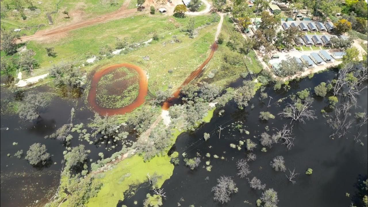 Mildura Floods 2022 Flora Ave Levee Bank afternoon progress 16th