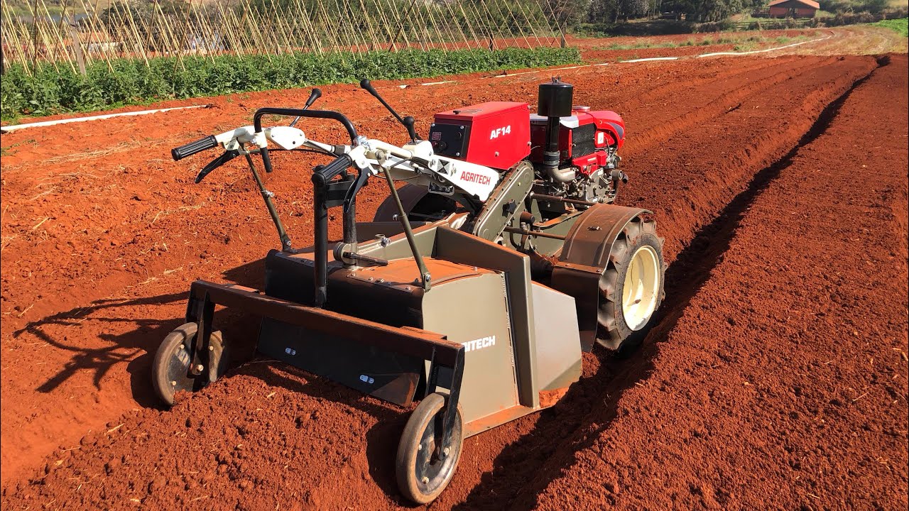 MICRO TRATOR AGRITECH AF14 FAZENDO CANTEIRO!