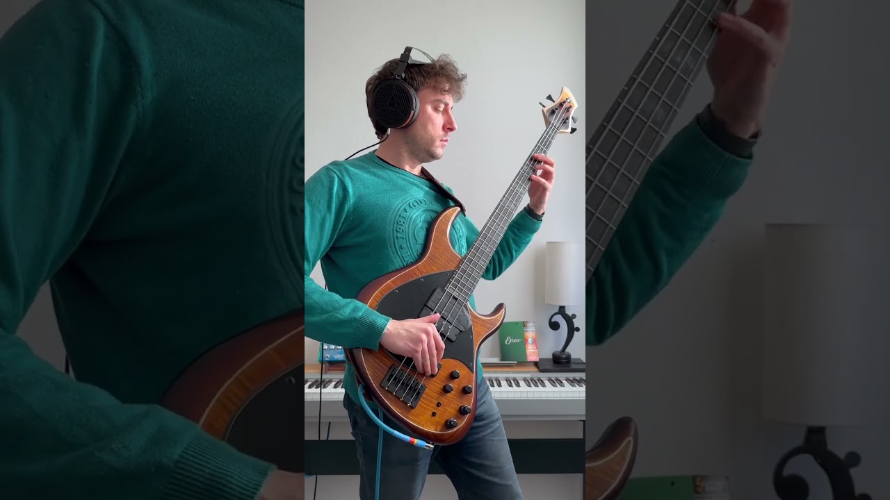 Feel Good Inc with Double Rake #bassplayer adlı videoyu YouTube'da izle Feel Good Inc with Double Rake #bassplayer adlı videoyu YouTube'da izle