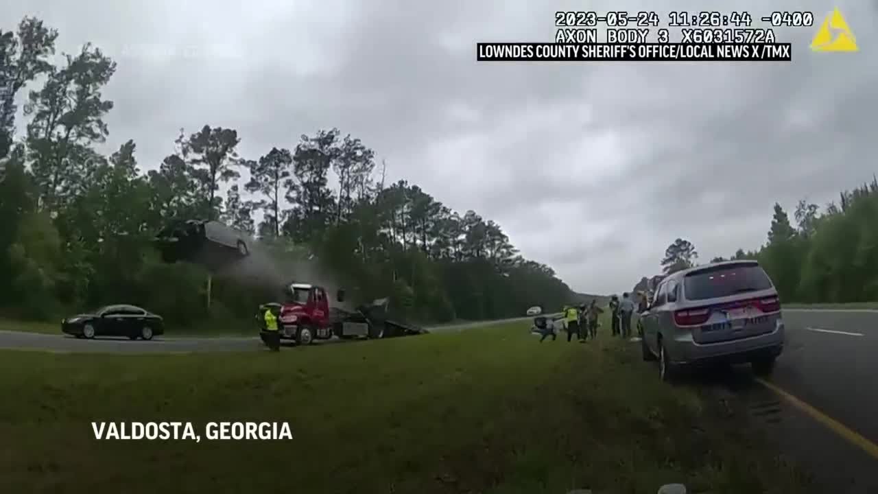 WATCH: Driver's car vaults over tow truck - YouTube
