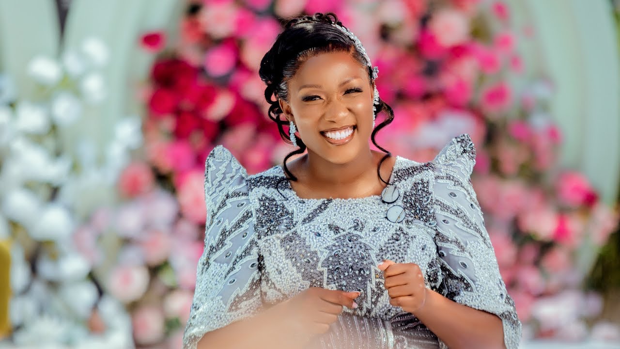 Lynda Beautifully Introduced Her Fiancé Peter to her Parents in Bibale Palisa.