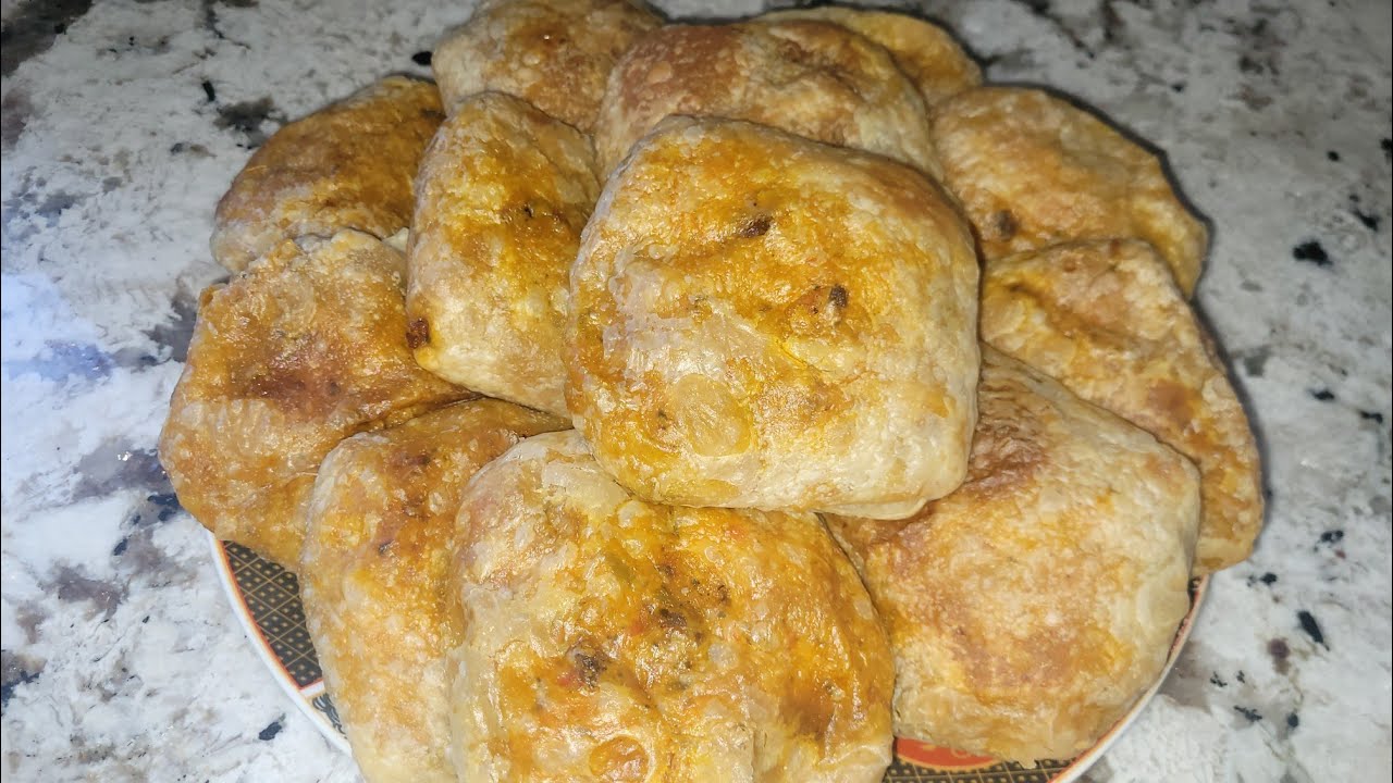 مسمن معمر في الفرن مقرمش بحشوة لديدة بعجين سحرية