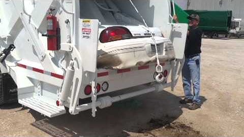 New Way Cobra Magnum Eats Car