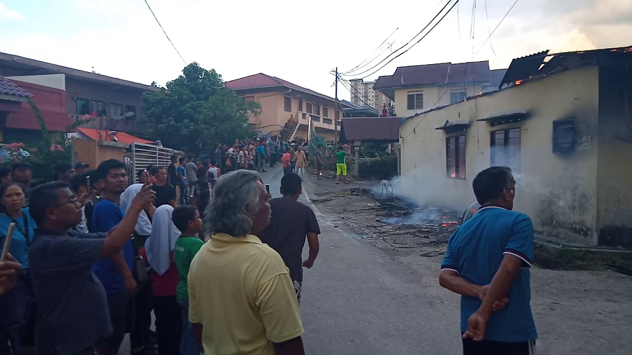 Ruma terbakar 