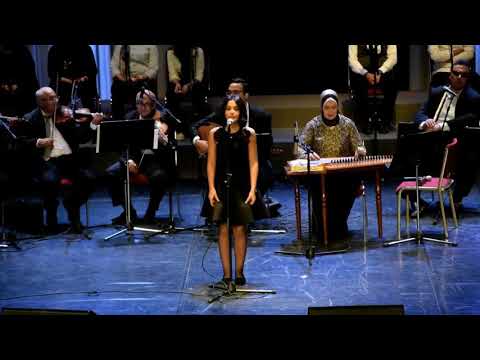 الطفله امل منسي واغنيه صغيره علي الحب لسعاد حسني