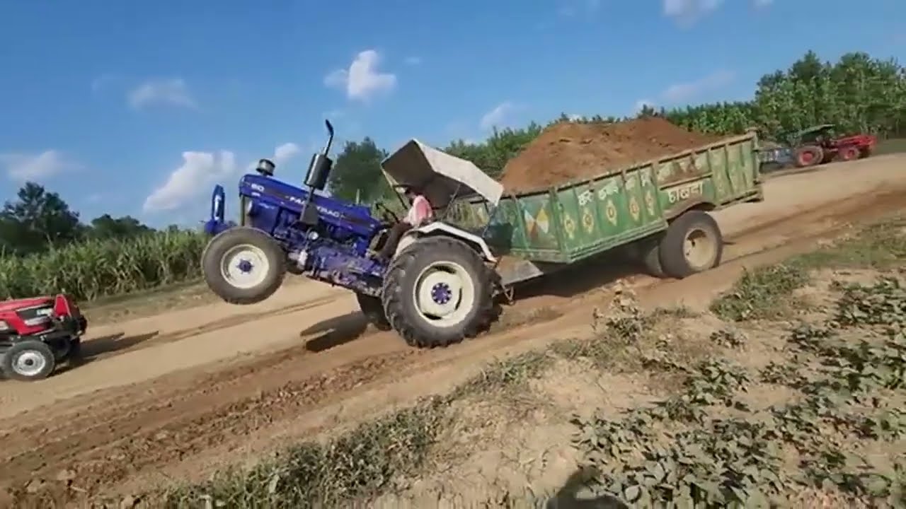 सभी ट्रैक्टर फेल हैं इस दल-दल में आकर जो भी लेकर निकलेगा वही होगा असली शेर 