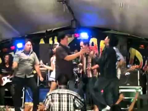 OM. New VIZTA NADA *Kebelet - Diva Irfana *(Pentas: Gempol, Pasuruan, 031112)