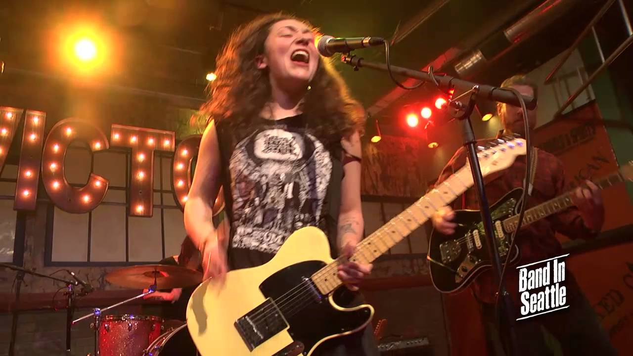 在 YouTube 上观看 Sundries - Pressure - Live on Band in Seattle 在 YouTube 上观看 Sundries - Pressure - Live on Band in Seattle