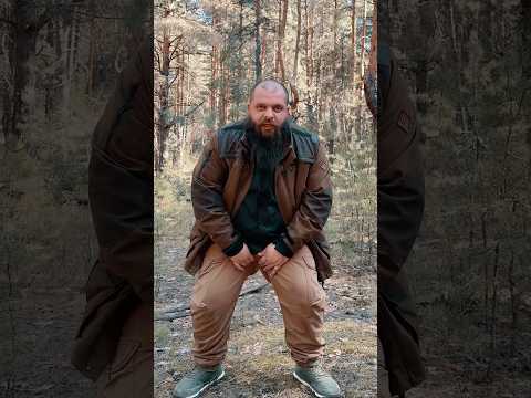 Нападение огромного клеща на человека
