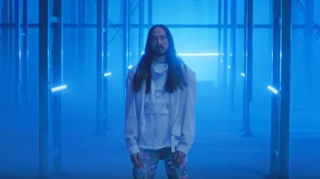 Steve Aoki, Showtek & MAKJ feat Kris Kris - Rave (Official Video)