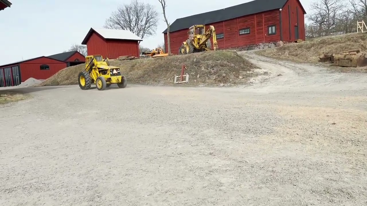 Baklastare Volvo BM LM 218 med skopa och balspett