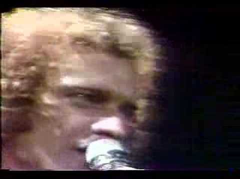 Foreigner  -  Waiting For a girl Like You  (Live)