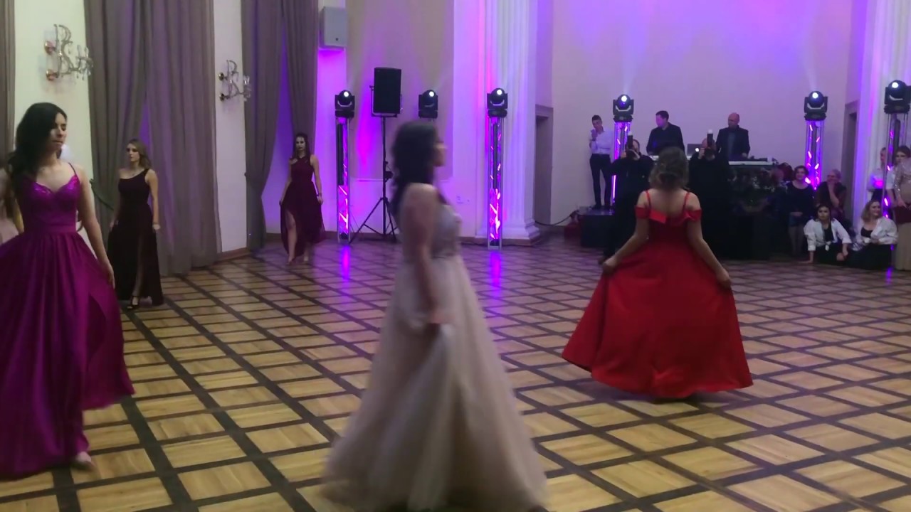 Pokaz walca wiedeńskiego na studniówce I LO z Lubina 18.01.2019 (Zamek Książ) - Piraci z Karaibów