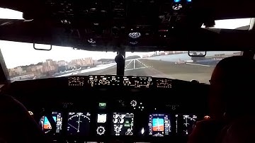 Hong Kong, Kai Tak in a Boeing 737 800 flight sim