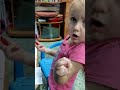 "У нас ножик в машине складной🤭🤫😅 ,вообще не протыкает...😂😜🙃#чудо-девочка