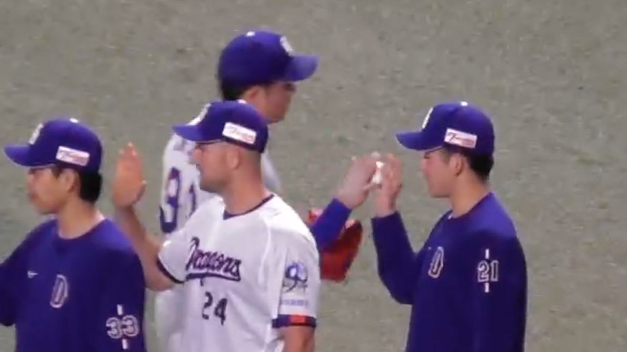 勝利の瞬間のドラゴンズベンチ 金丸夢斗が嬉しい2勝目 そしてチームは4