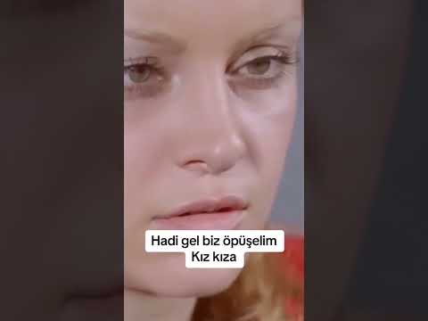 Hadi Gel Biz Kız Kıza Öpüşelim