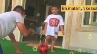 shot on iphone meme | si kecil mulai aktif ya bun... 🤣