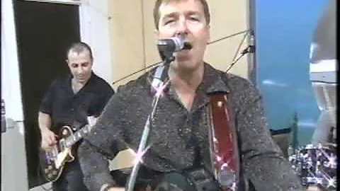 Michael Behm on VTV Breakfast TV singing Accidenta...