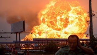 Взрыв на химическом заводе в Китае видео смотреть онлайн Video  Chemical plant explosion in China(Взрыв на химическом заводе в Китае видео смотреть онлайн Подпишись на Главную новость - https://vk.com/prikolday ---------..., 2016-01-09T18:54:39.000Z)