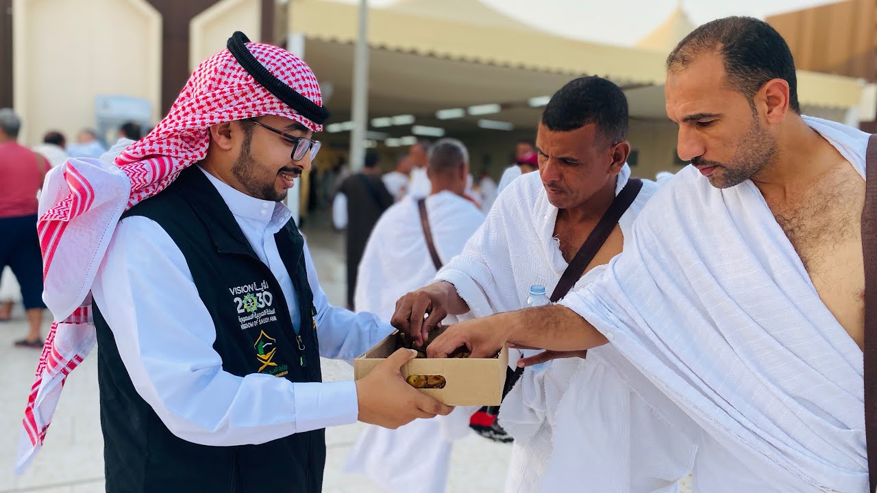 مبادرة جمعية الهدى لمساعدة الحجاج برابغ في ميقات الجحفة