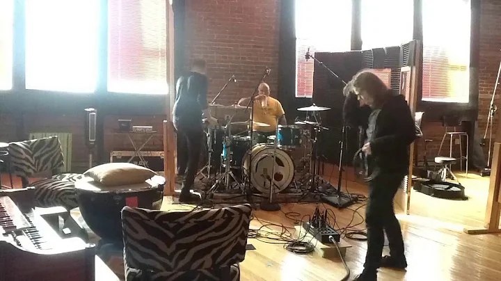 Pete Moffett at Magpie Cage 2.13.18. Setup and dru...