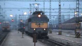 V43 1282 indul