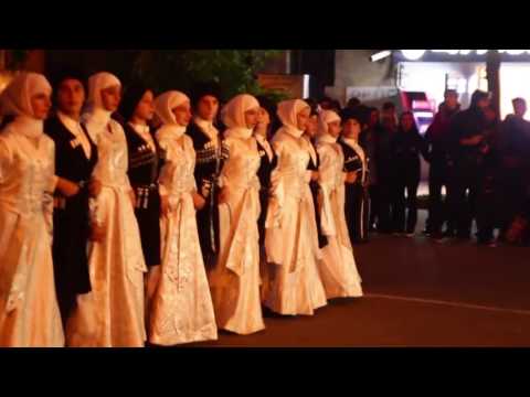 \"ქვეყანა შევძრათ ჩვენი სიმღერით\"