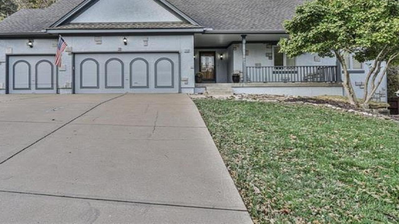 108 SW Winterpark Lane, Lee's Summit, MO Presented by Mark Wiesemann.