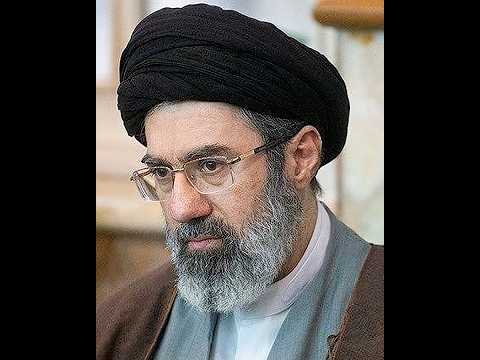 بنا به گزارش ها مجتبی خامنه ای بیهوش است و ممکن است در حال حاضر واقعا ایران را اداره نکند