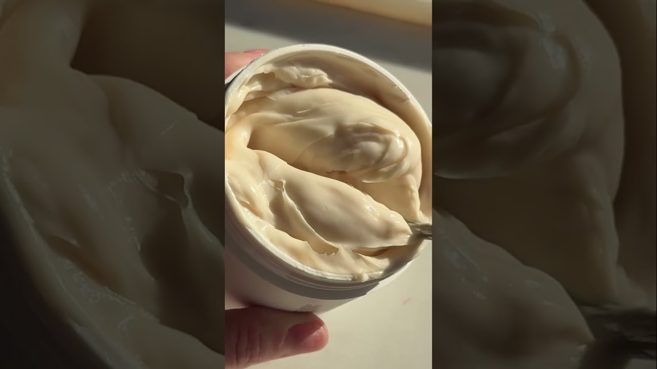 The iconic Regenerating Mask, for nourished, glossy hair ✨ 