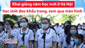 Khai giảng năm học mới ở Hà Nội: Học sinh đeo khẩu trang, giãn cách, xem qua màn hình led