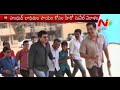 Hero Sunil meets Chandrababu, donates Rs. 5 lakh for flood releif