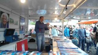 Aale-Dieter auf dem hamburger Fischmarkt