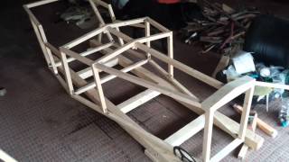 How to build a wooden chassis car step by step. Tutorial Como construir un coche paso a paso. Coche de madera casero.