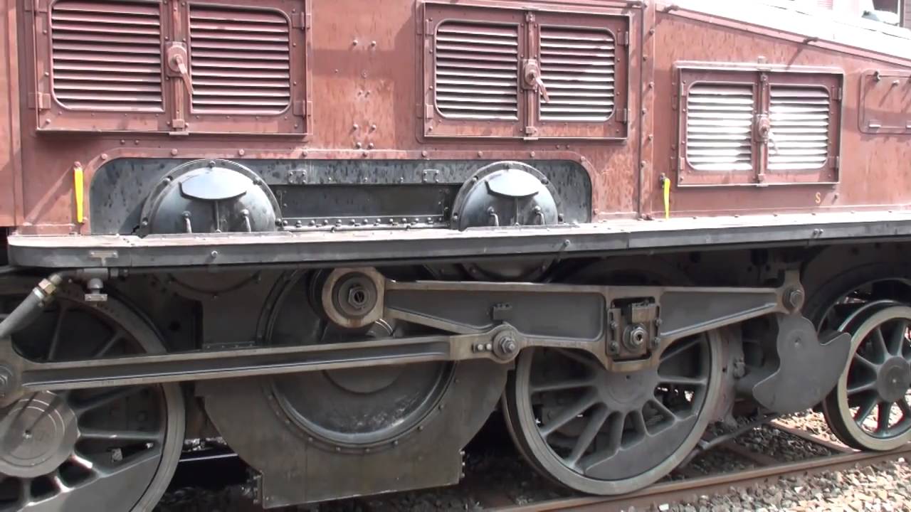 Ce 6/8 II SBB Krokodil in Erstfeld - YouTube