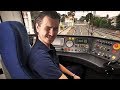 Мэддисон учится водить поезд в игре Train Sim World