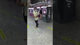 How to use the Madrid Metro - Odd Man Out #shorts