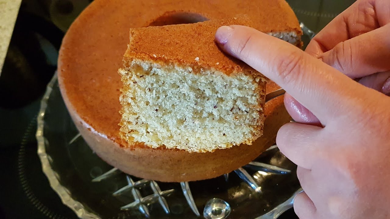 كيكة البندق والذبادي هشة وطرية