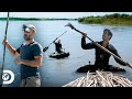 Improvisando botes para cruzar un peligroso río | Ed Stafford: Contra Todos |Discovery Latinoamérica