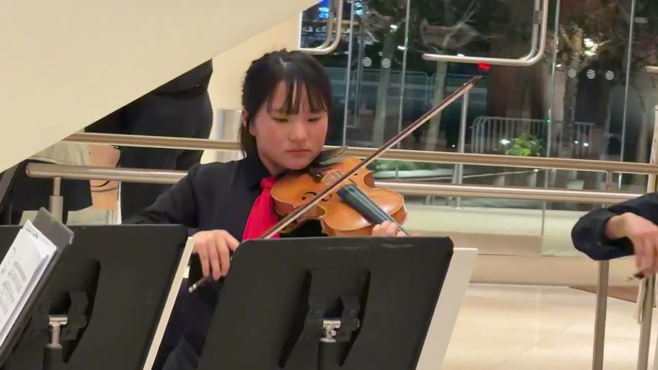 Eunice Jiyoon Lee (13yrs)Pacific Symphony Youth Ensemble:Suite of Carols arranged by Leroy Anderson 