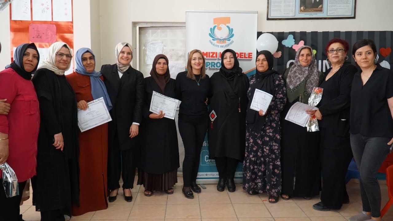 Anneler Haliliye Belediyesi ile okuma yazma sertifikalarını aldı