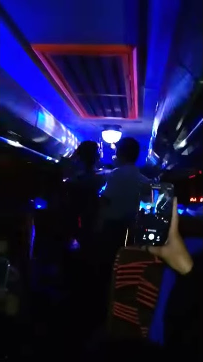 Dj malam dalam bus