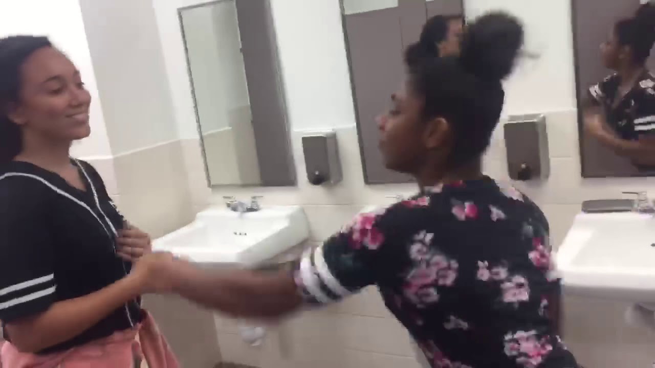 MIDDLE SCHOOL BATHROOM FIGHT YouTube