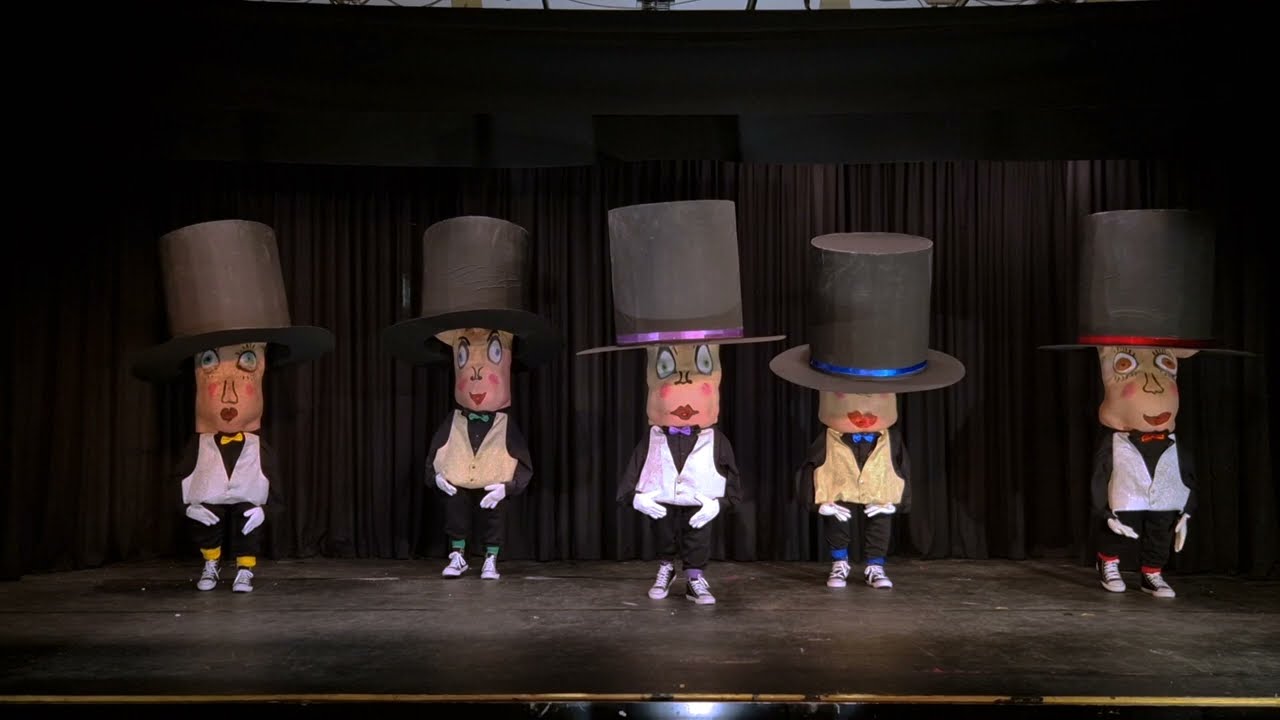 在 YouTube 上观看 De Zware Jongens - Bellyhat dance (Official Videoclip)