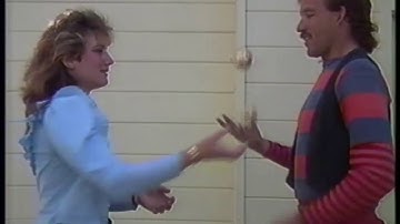 How to pass juggling balls with a partner / six balls, two people also take aways