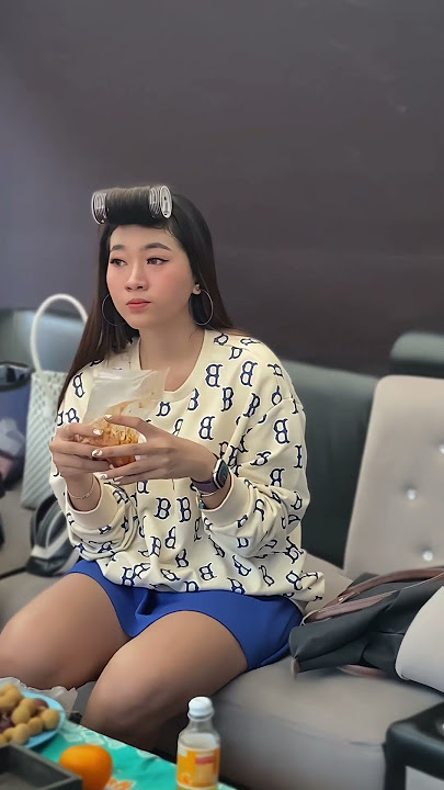 Bunga permata lagi makan siomay