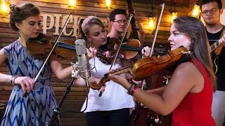 Pumphouse Sessions (S01E04) - The Quebe Sisters - Teardrops From My Eyes @Pickathon